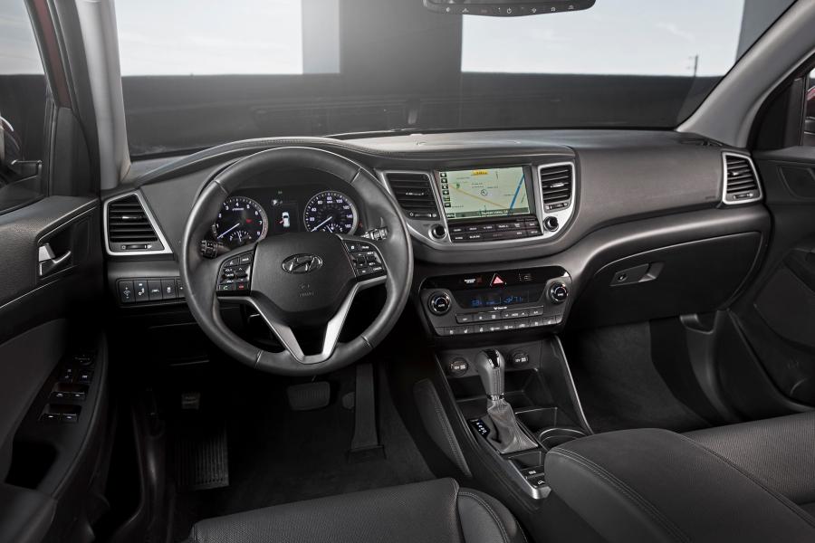  Hyundai Tucson 2015 года  (US) (фото 10 из 13)